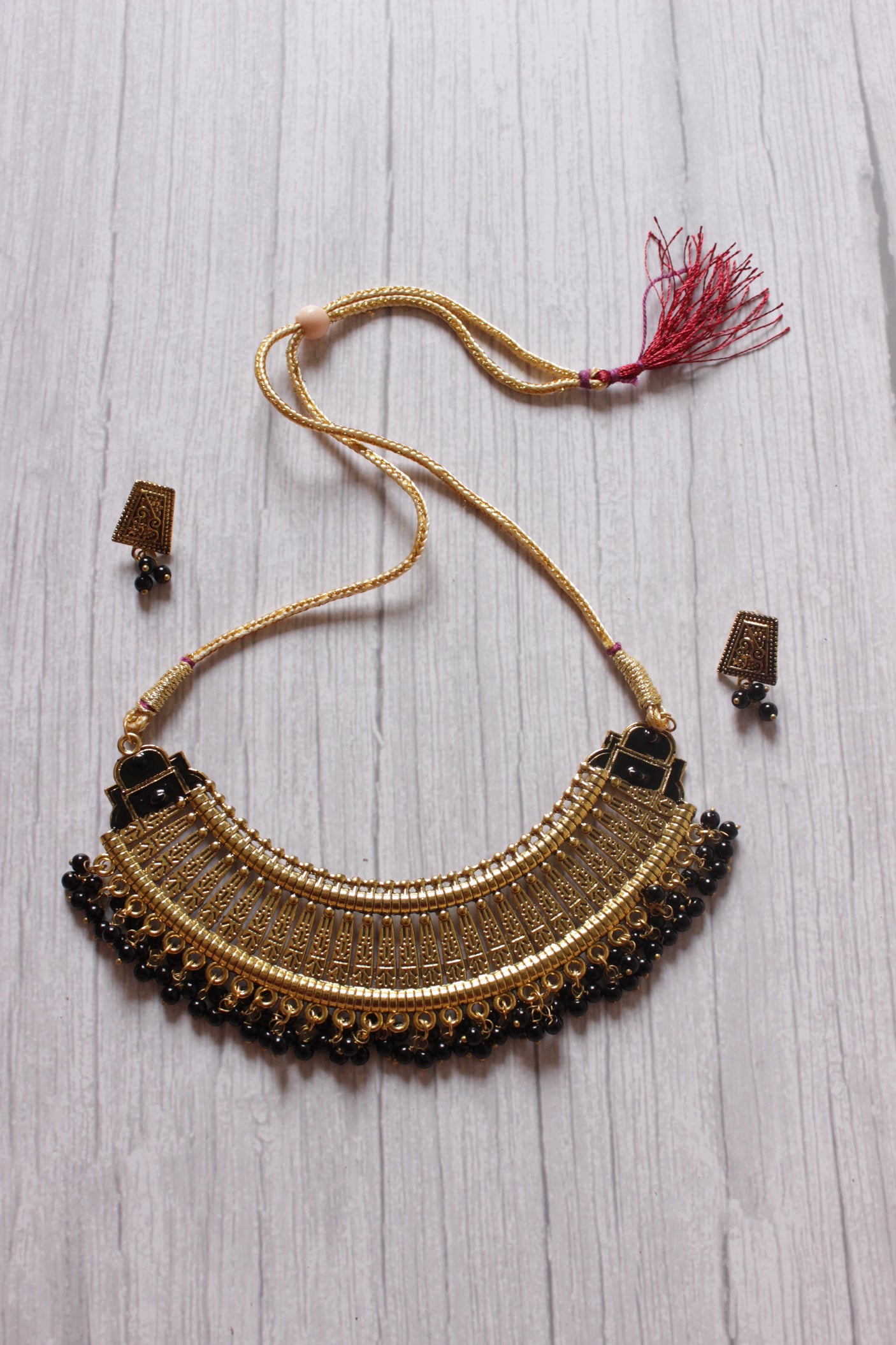 Black Stones Detailing Gold Finish Choker Necklace Set