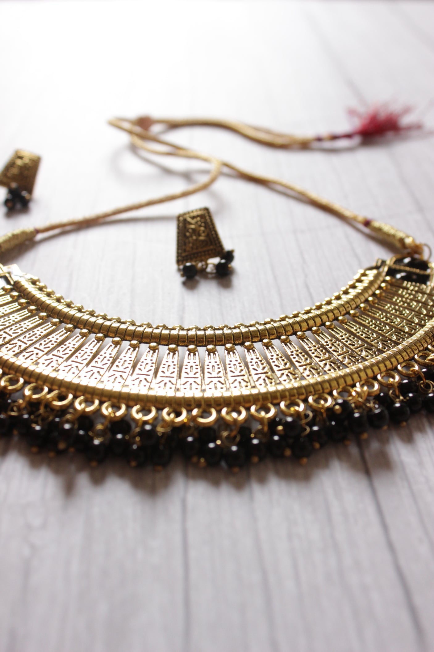 Black Stones Detailing Gold Finish Choker Necklace Set