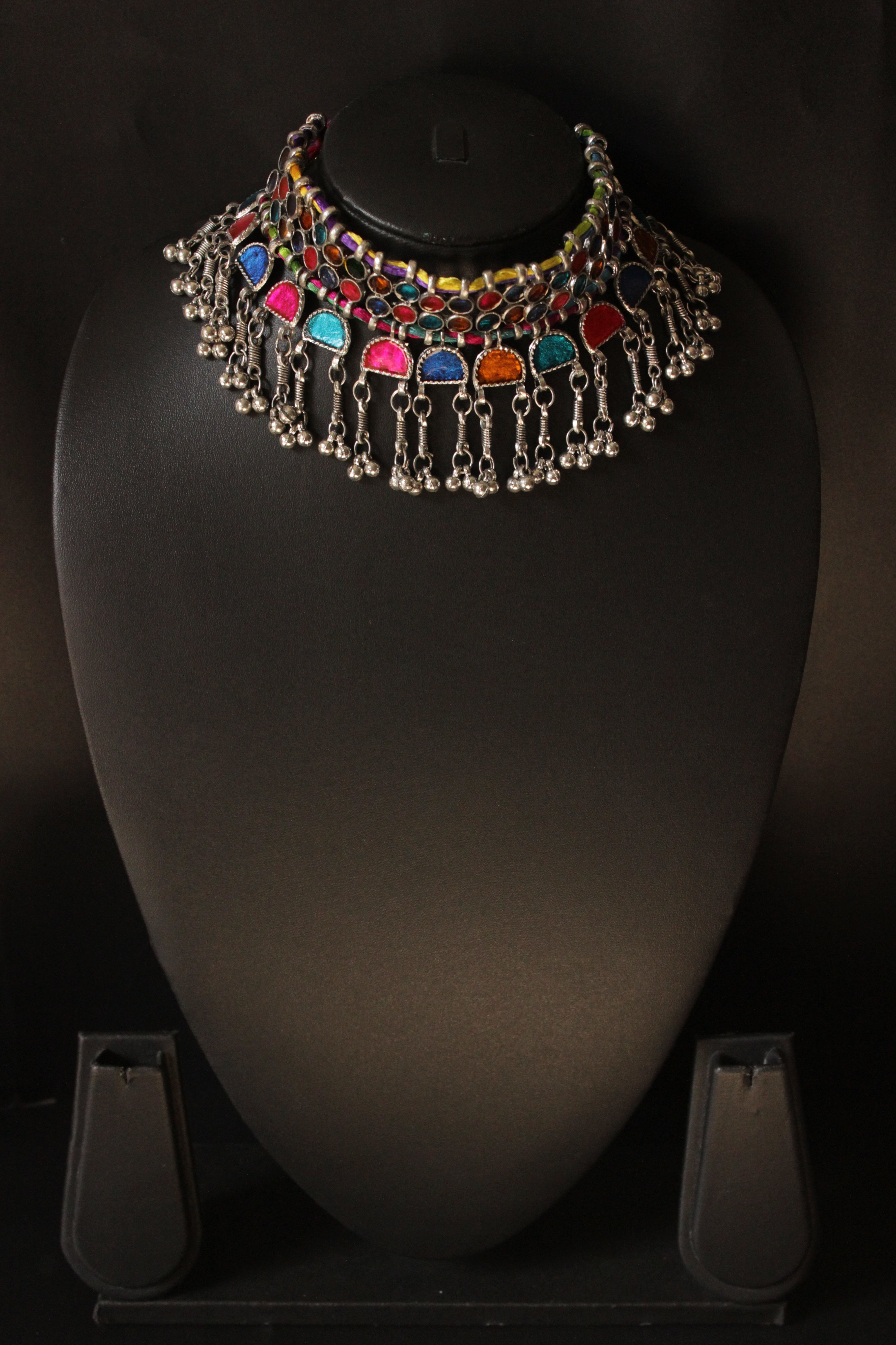 Vibrant Multi-Color Glass Stones Embedded Adjustable Length Thread Closure Choker Necklace Set