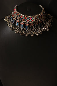 Multi-Color Glass Stones Embedded Adjustable Length Thread Closure Choker Necklace Set