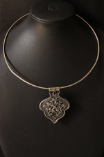 Load image into Gallery viewer, Minimal Statement Pendant Metal Closure Premium Oxidised Finish Brass Necklace
