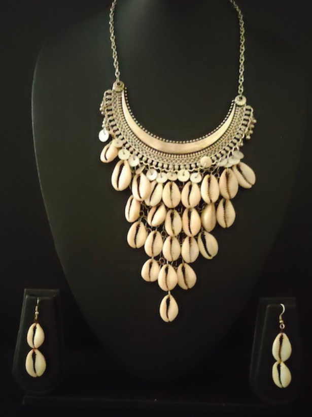 Hasli Necklace Set with Shell Work
