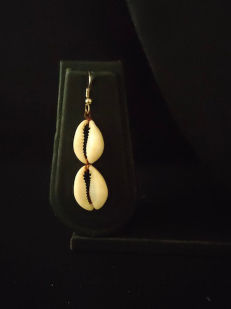 Hasli Necklace Set with Shell Work